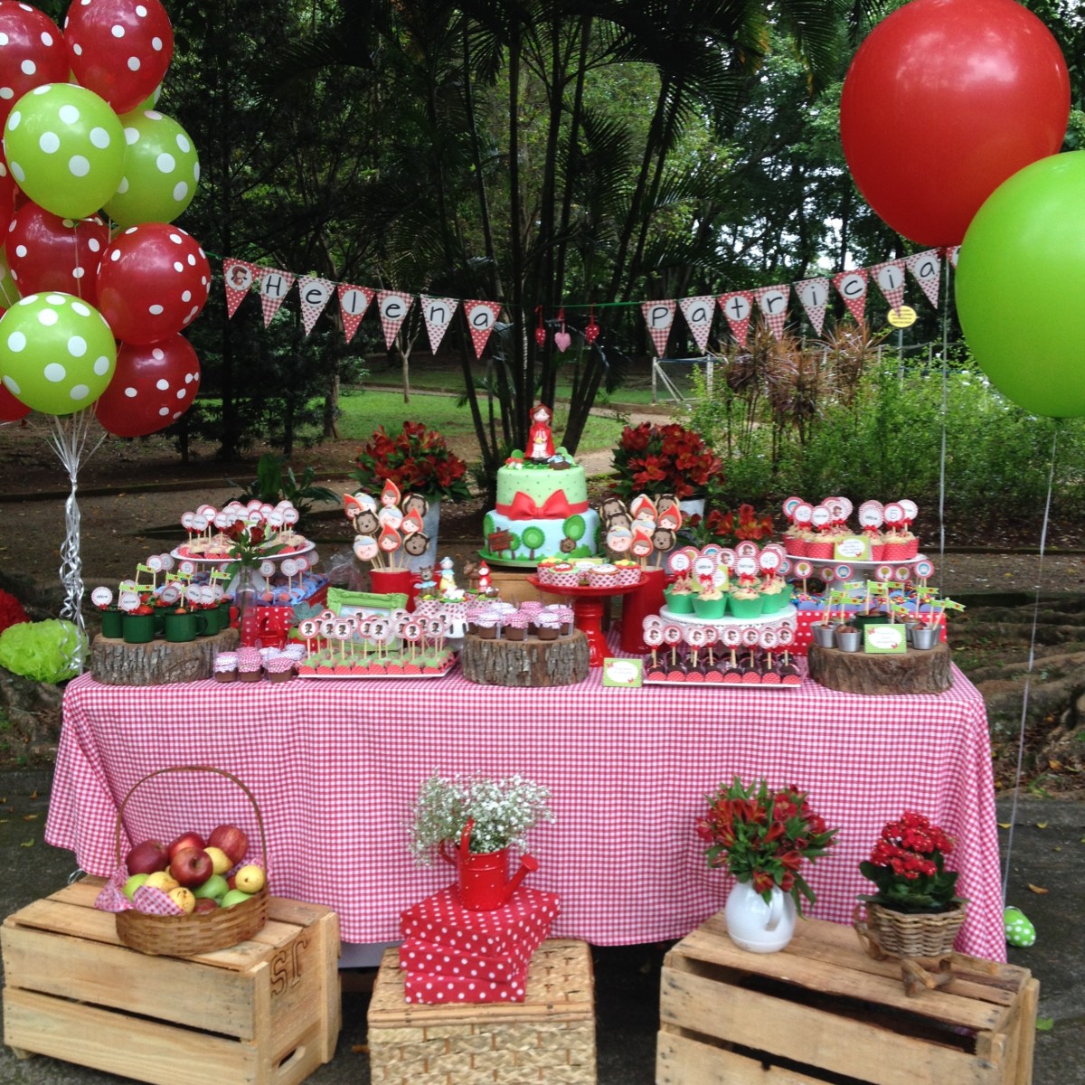 Bolo Decorado - Aniversário de Chapeuzinho Vermelho